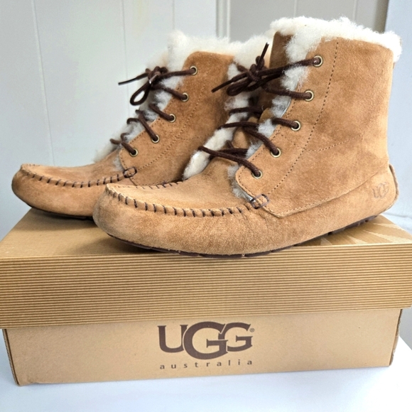 UGG Tan Suede Boots - Picture 1 of 11
